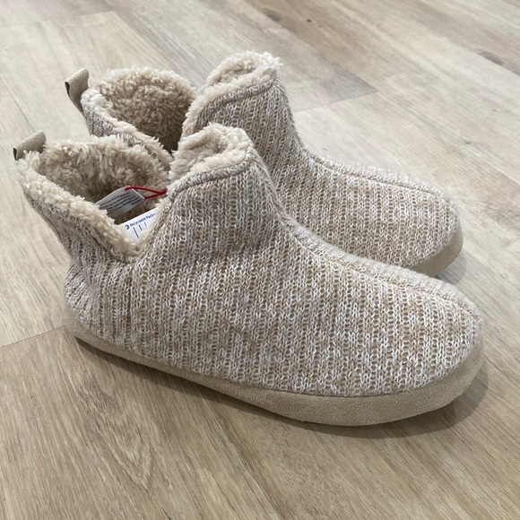 NEW Women’s Dearfoams Memory Foam Slippers - Picture 1 of 4